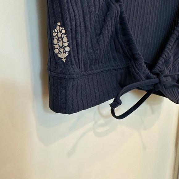 Free People movement Can’t handle this long sleeve crop - Picture 5 of 13